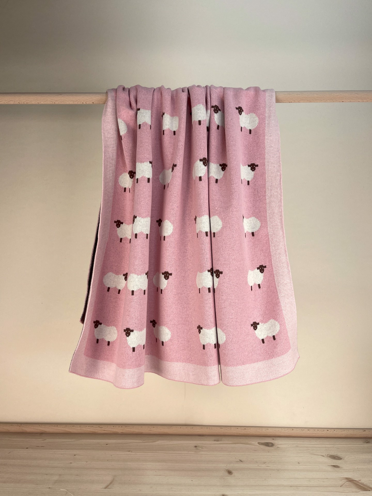 Strickdecke Schaf rosa