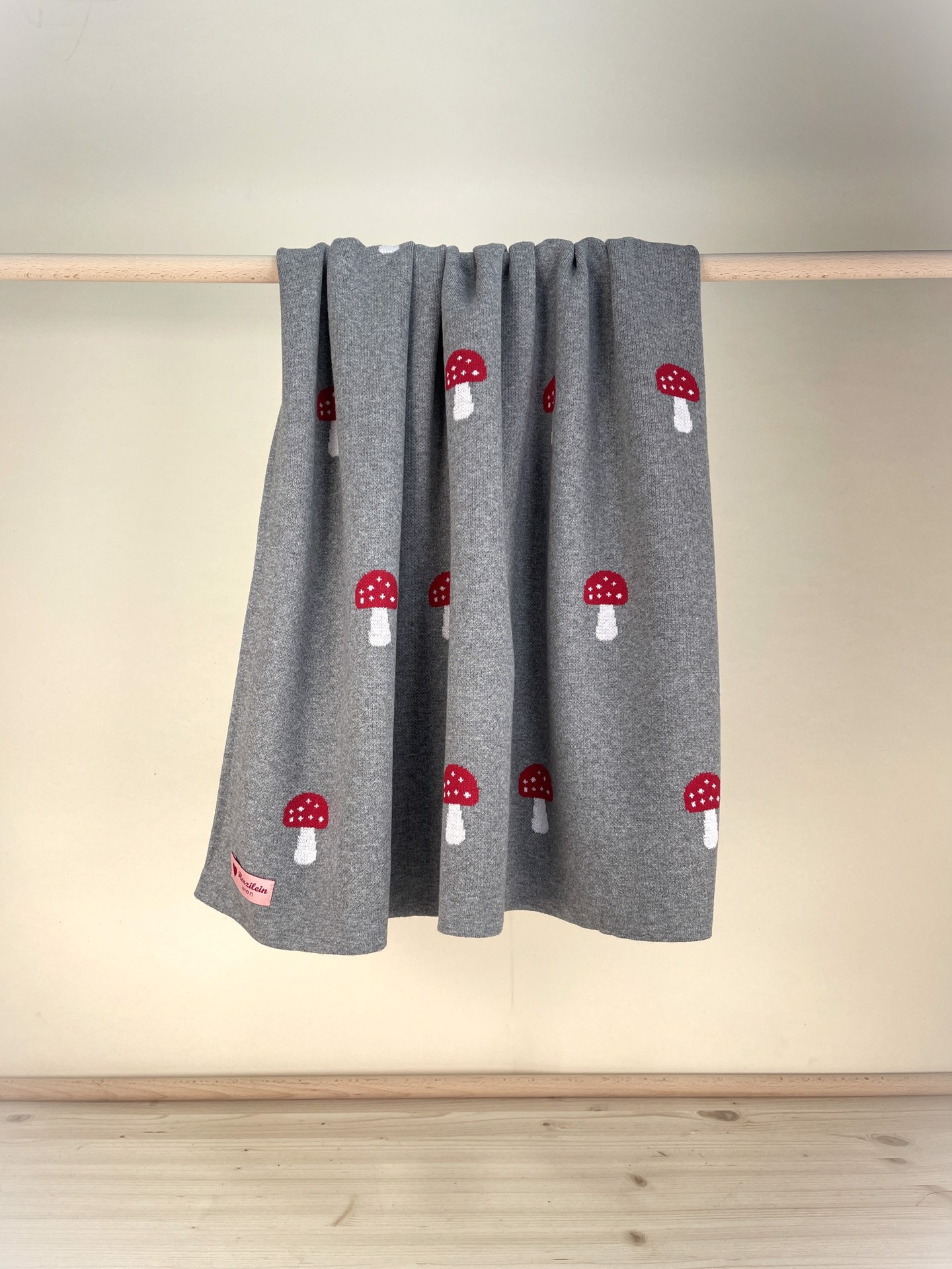 Strickdecke Pilz grau